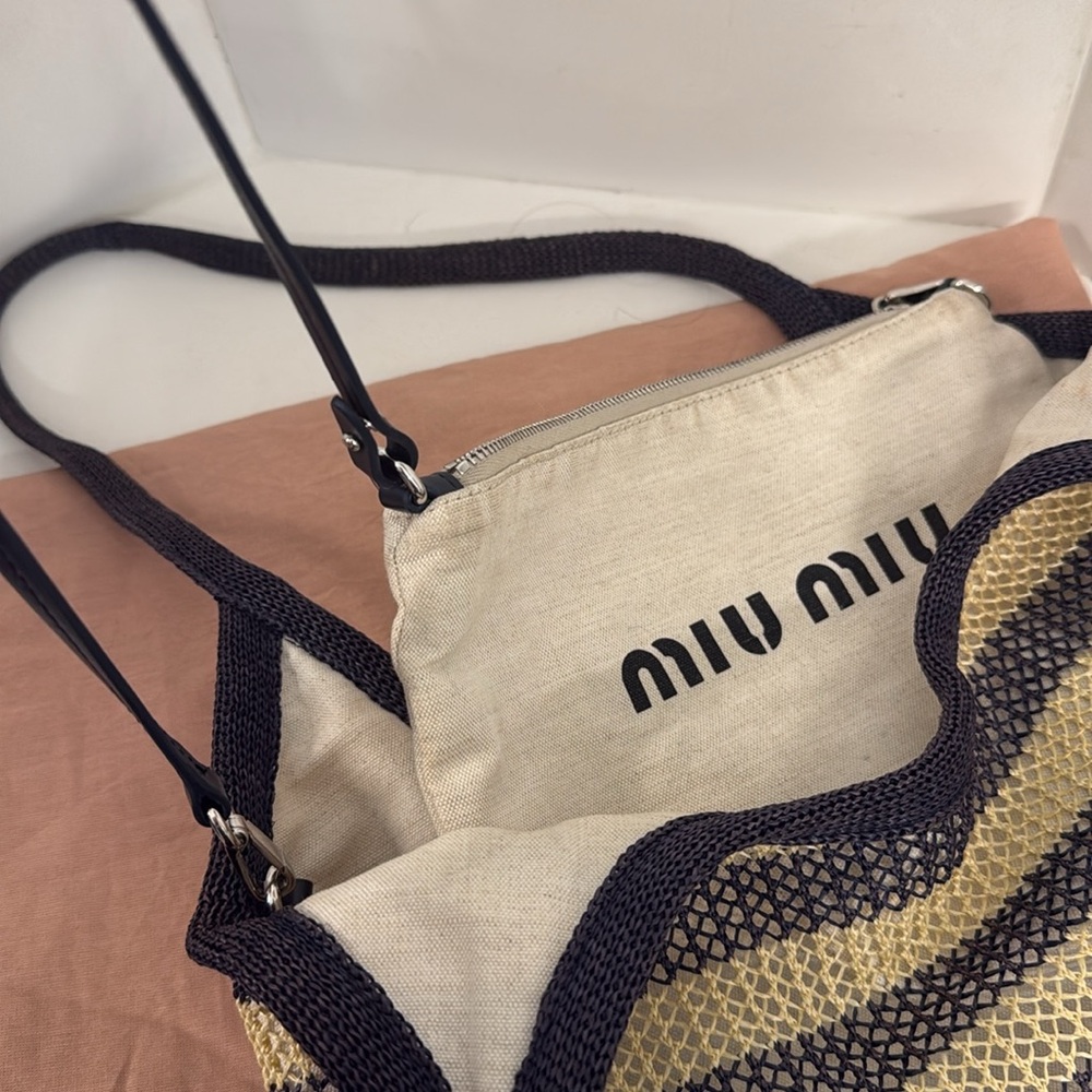 Miu Miu Logo Raffia Effect Tote Bag - Picture 6 of 13